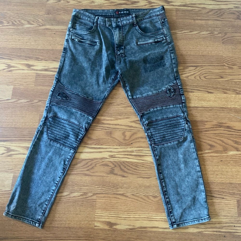 Acid wash ribbed knee jeans. Never worn